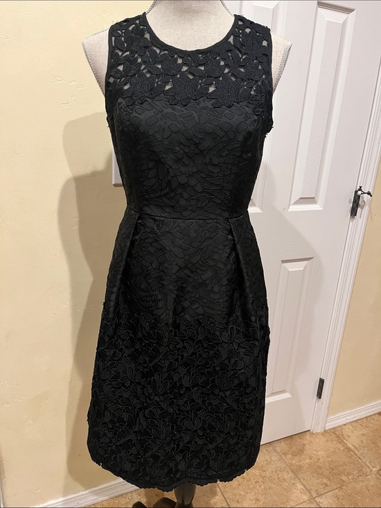 White House Black Market Dresses & Skirts - White House Black Market Black Floral Lace Midi Dress